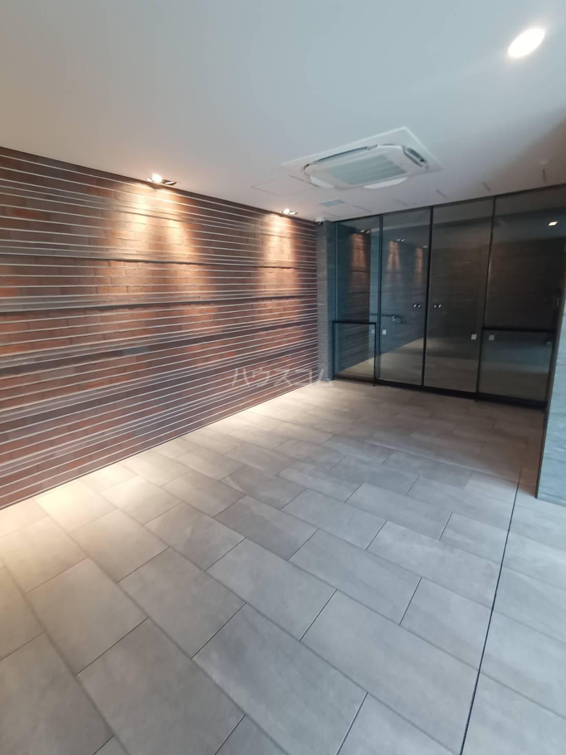 28/30 エントランス