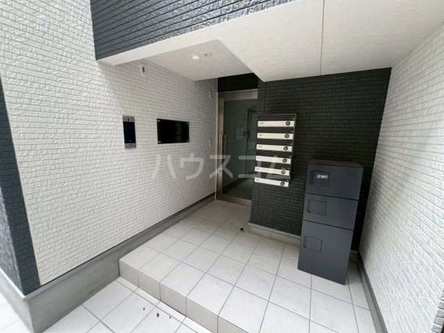 28/30 エントランス