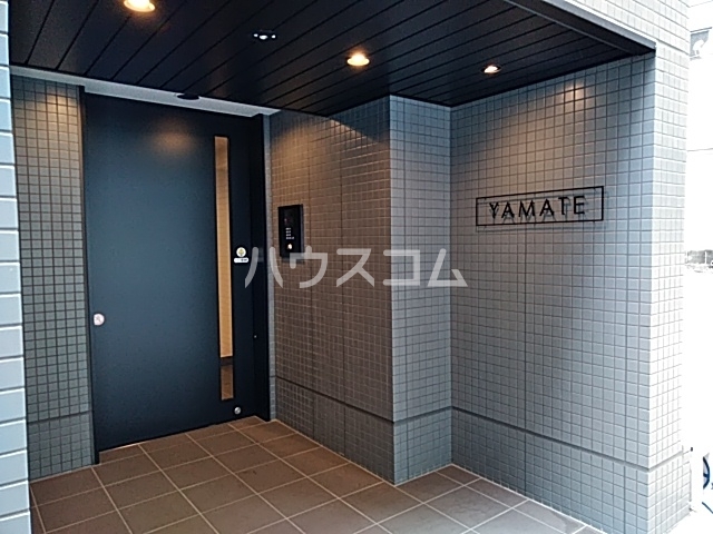 21/30 エントランス