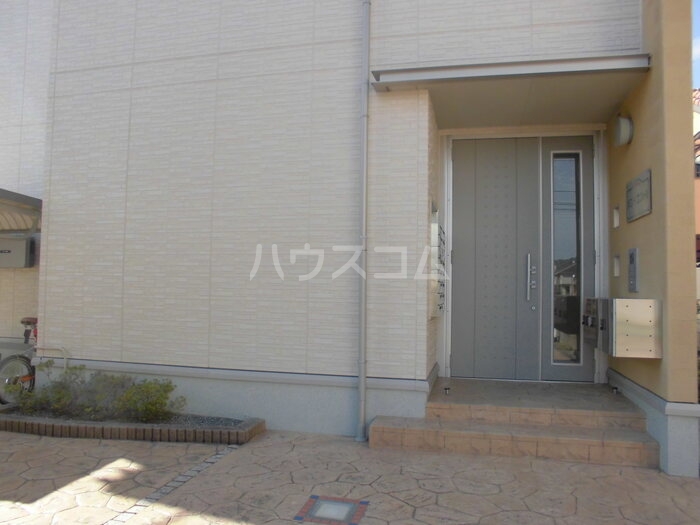 26/30 エントランス