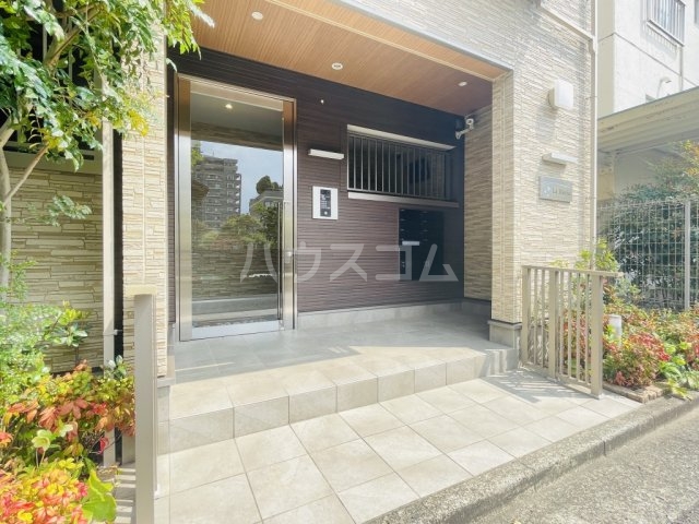 2/4 エントランス