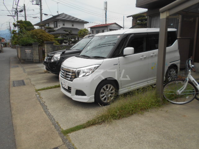28/30 駐車場