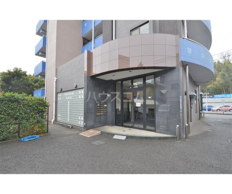 27/30 エントランス