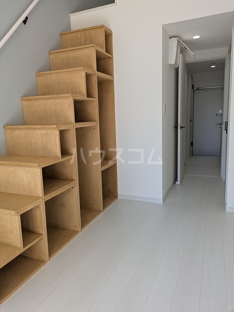 24/30 エントランス