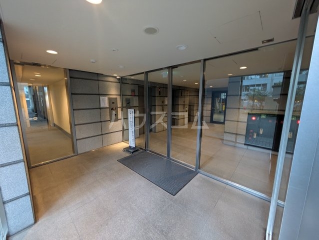 26/29 エントランス