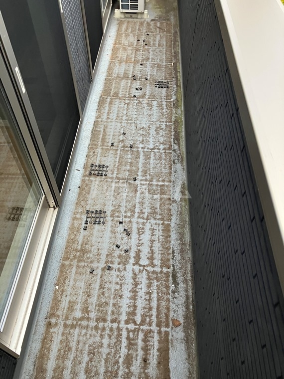 13/18 バルコニー