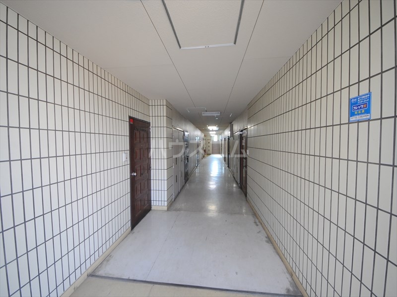 23/30 エントランス