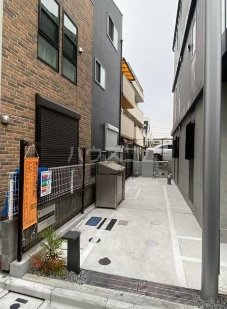 2/3 エントランス