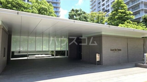 26/30 エントランス