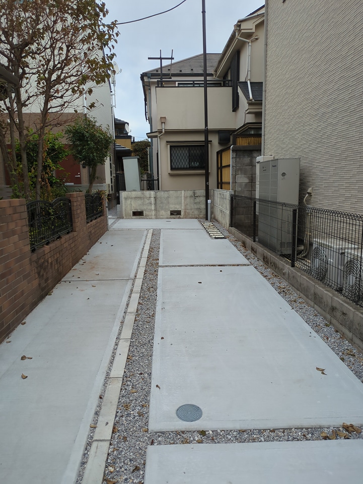 23/30 エントランス