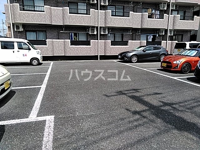 19/23 駐車場