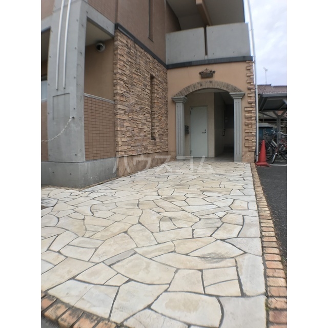 2/5 エントランス