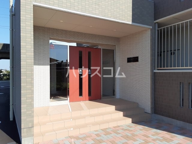 23/25 エントランス