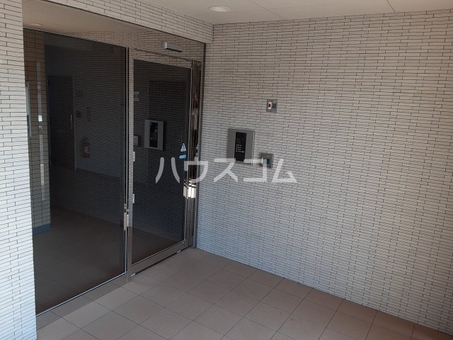 24/25 エントランス