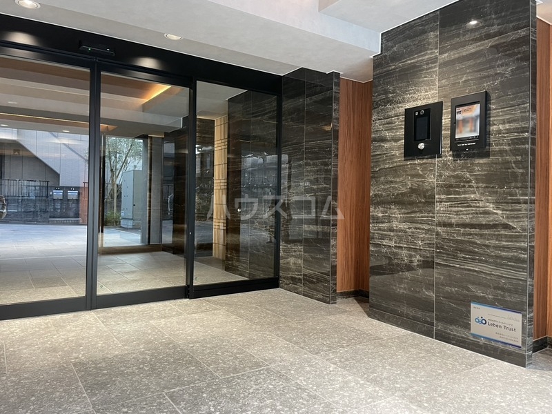 20/30 エントランス