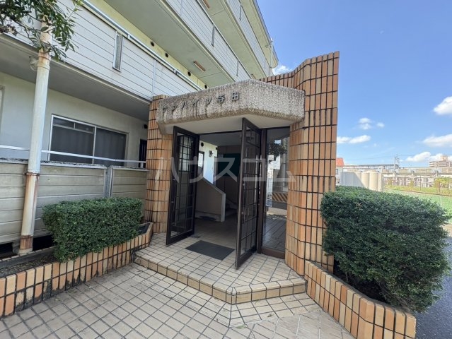 27/30 エントランス