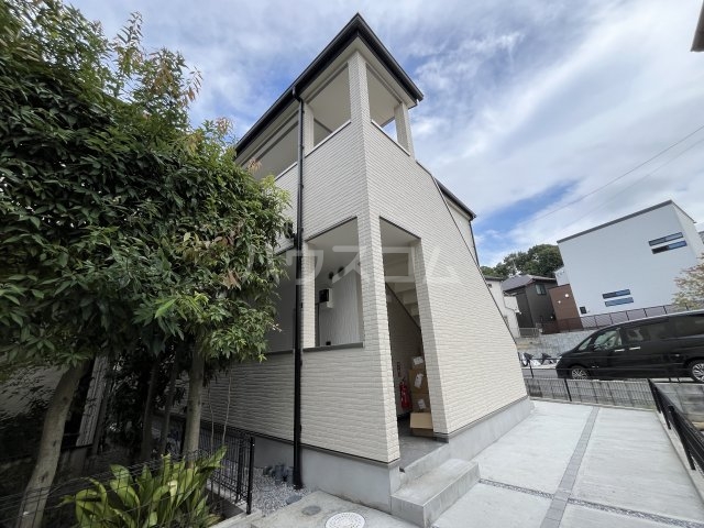 23/24 エントランス