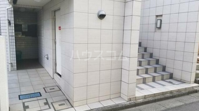 25/30 エントランス