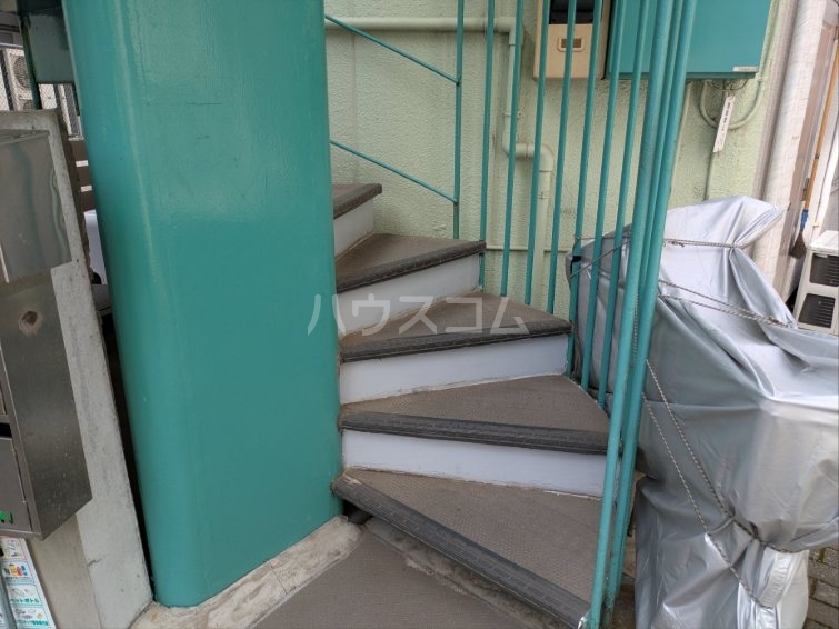 23/30 エントランス