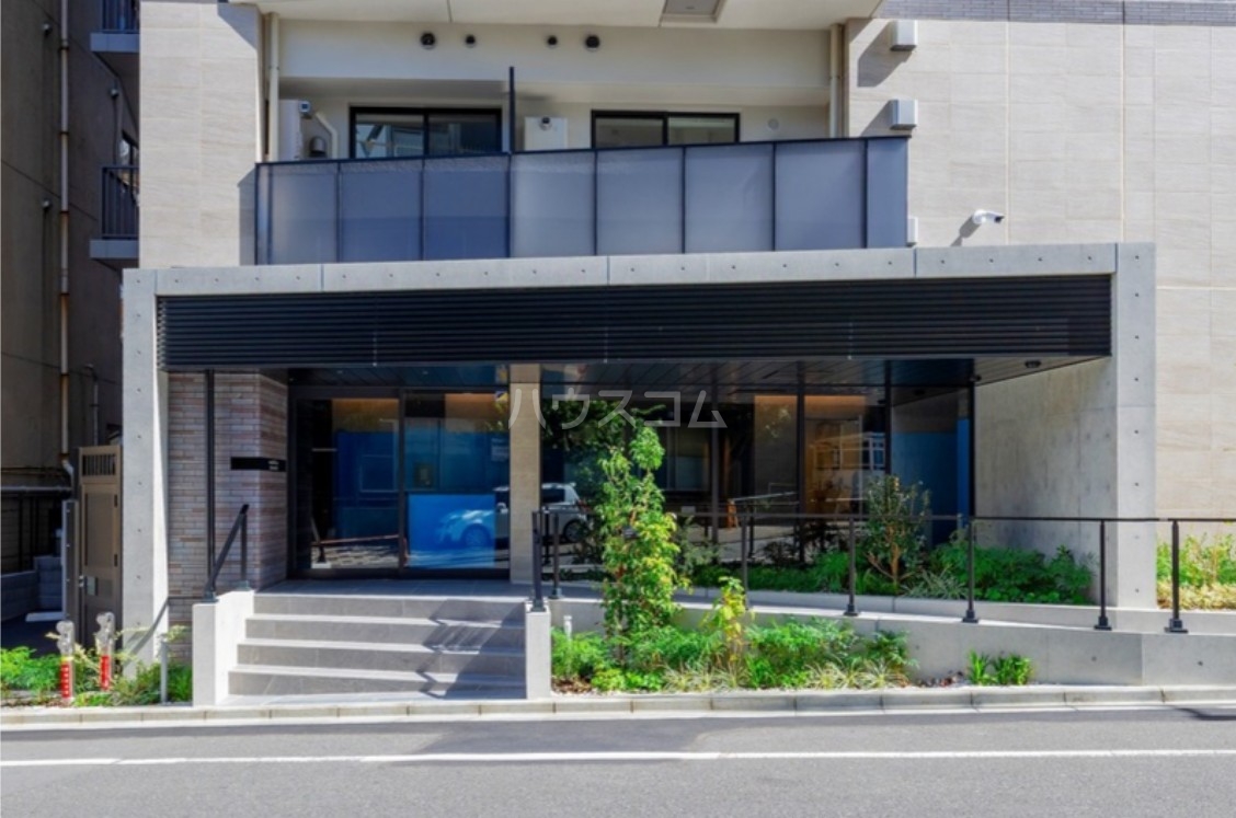 19/30 エントランス