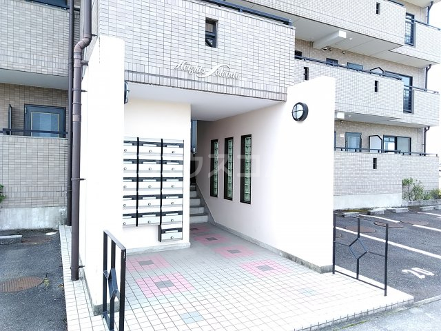 28/30 エントランス