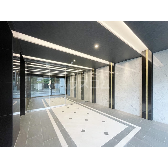 18/24 エントランス