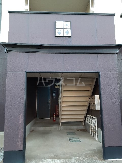 28/30 エントランス