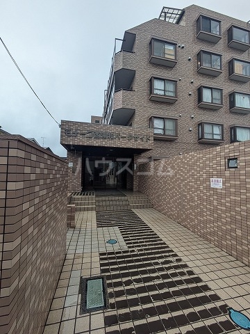 19/23 エントランス