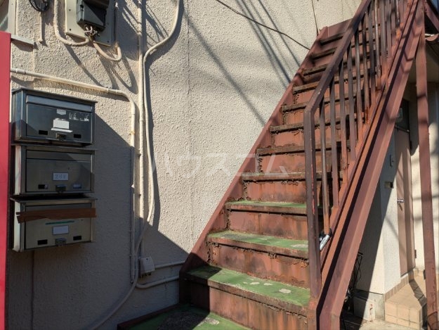 18/19 エントランス