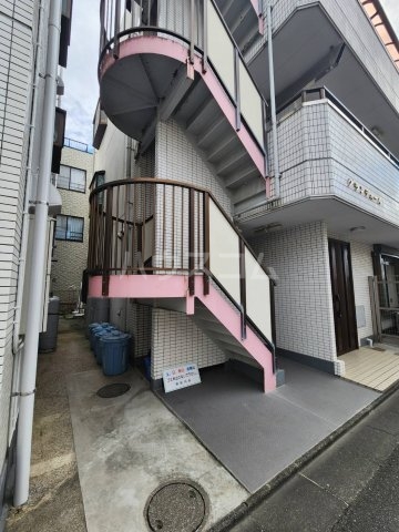 22/23 エントランス