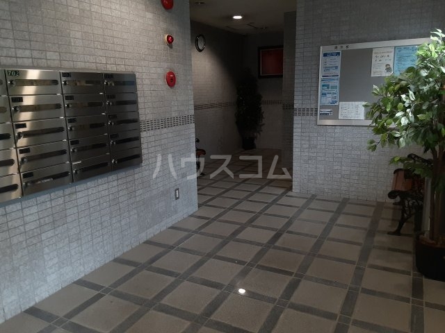 28/30 エントランス