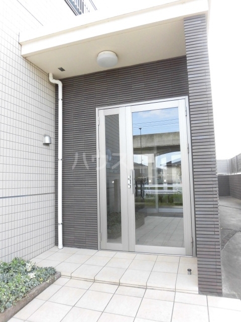 26/30 エントランス