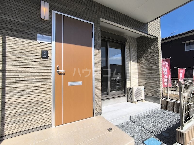 28/30 エントランス