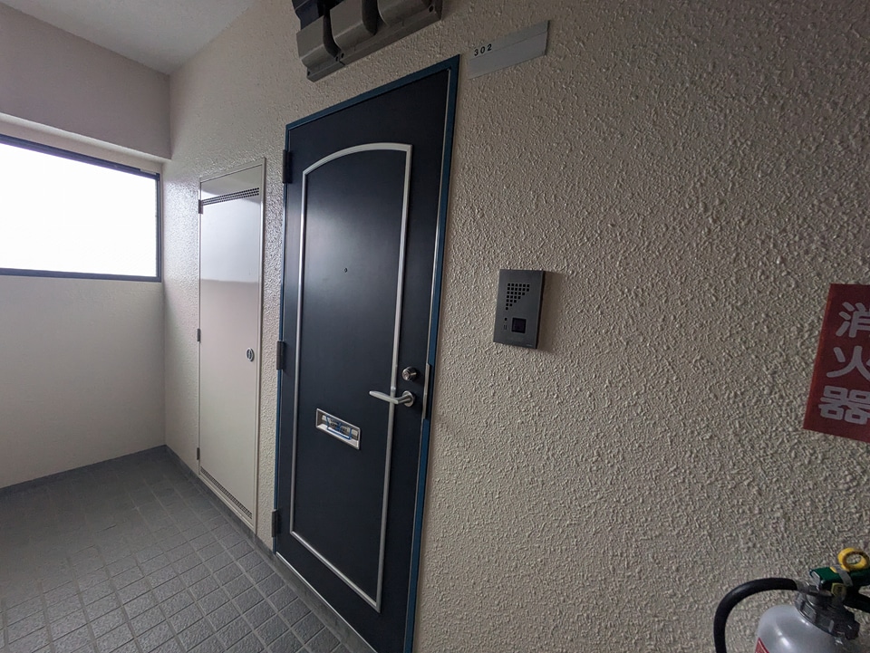 15/23 エントランス