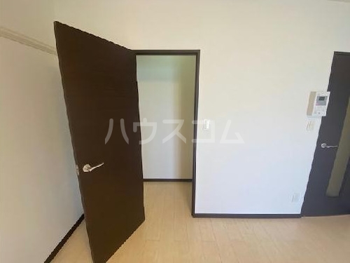 13/16 エントランス