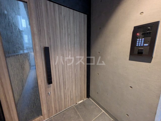 21/30 エントランス