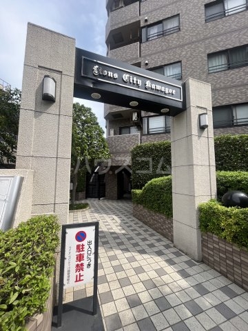 28/30 エントランス