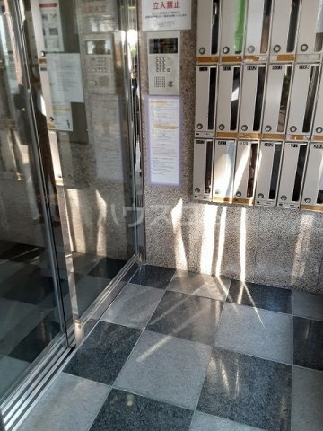 25/30 エントランス