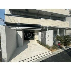 14/18 エントランス