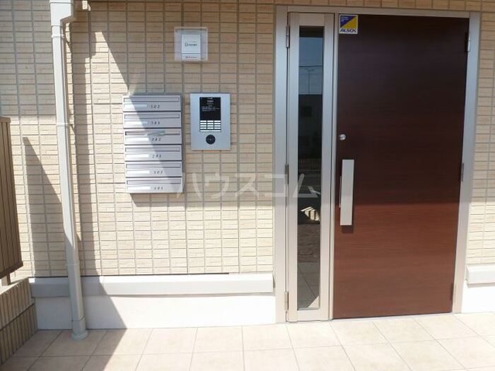 16/19 エントランス