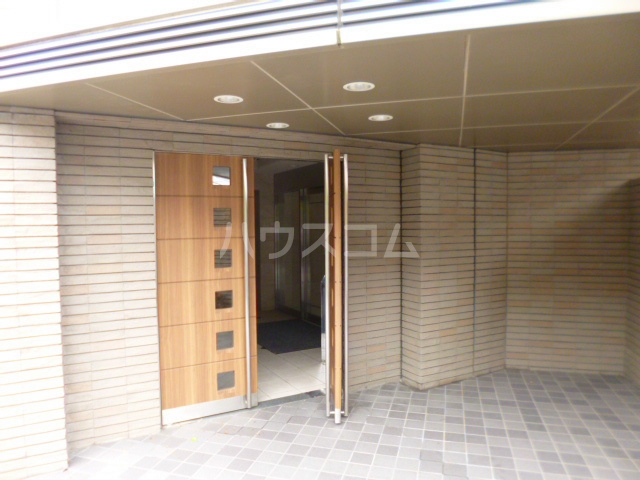 18/18 エントランス