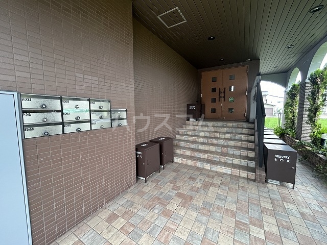 25/30 エントランス