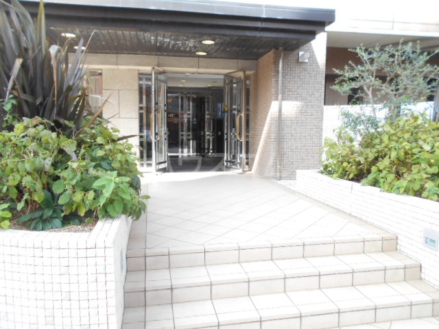 23/30 エントランス