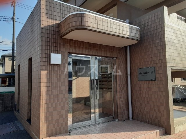 27/30 エントランス