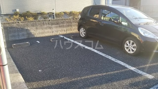 15/15 駐車場