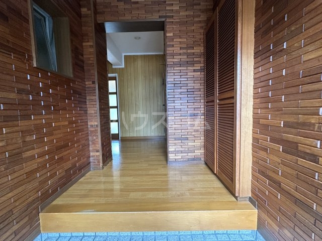 21/27 エントランス