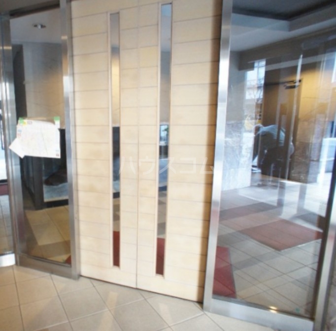 17/18 エントランス