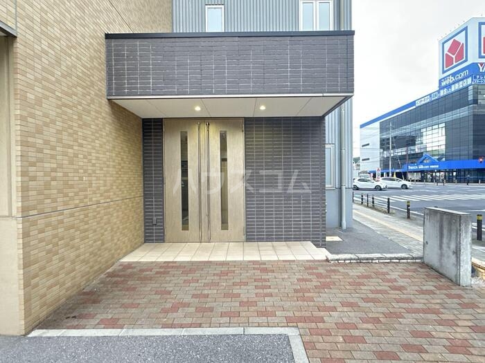 18/26 エントランス