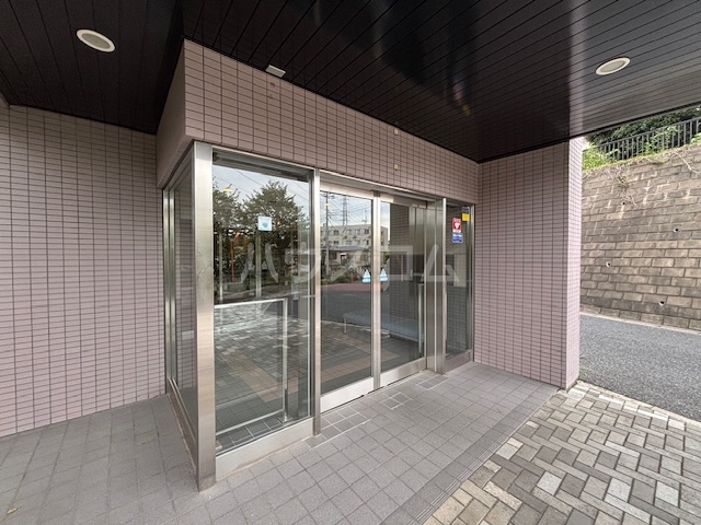 24/30 エントランス