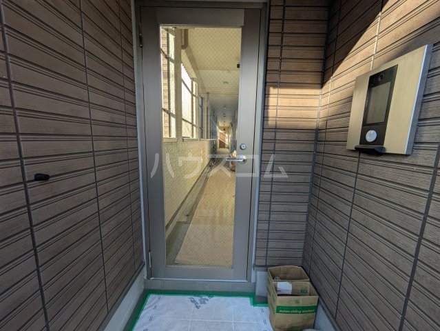 26/30 エントランス